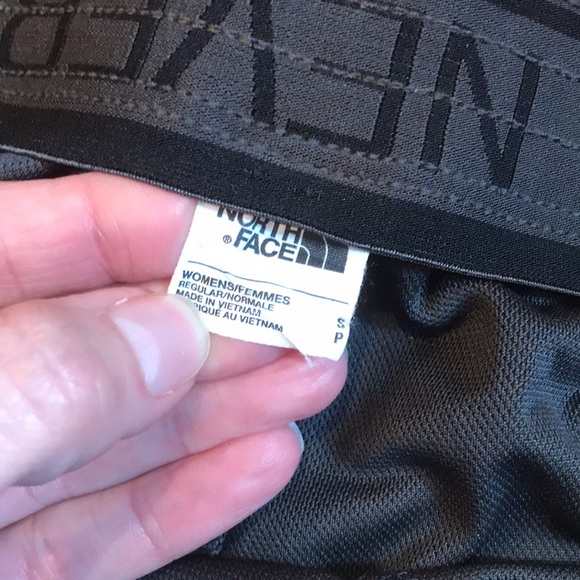 NORTH FACE (TNF) S Asphalt Gray Pulse Running Shorts - Picture 5 of 7